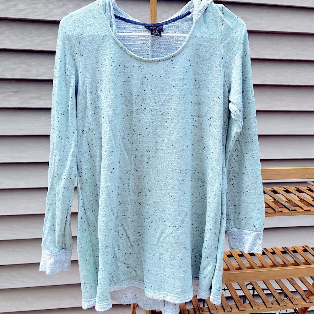OH BABY MOTHERHOOD Speckled mint colored woman’s thin pullover with hood